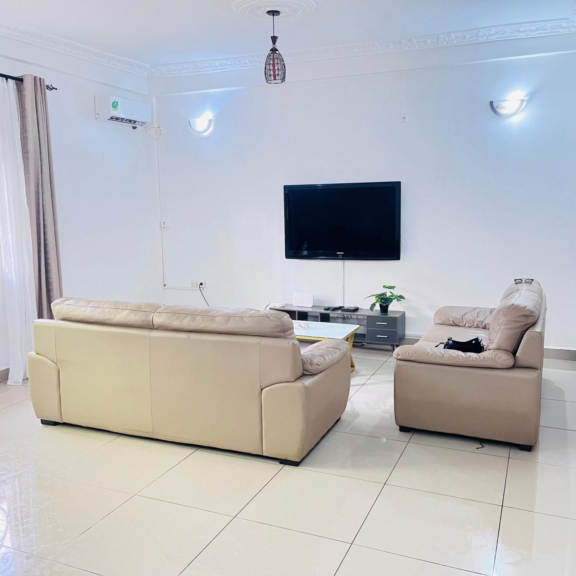 Appartements Modernes, Wifi, Tv - Yaounde, Omnisports Zewnętrze zdjęcie